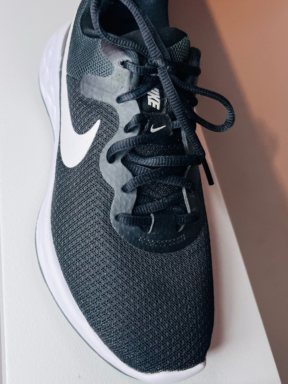 Nike Women’s Black and green Running Sneakers size 8 - Picture 5 of 11